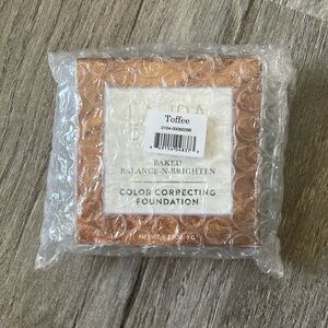 Toffee, Laura Geller Baked Balance-N-Brighten Foundation